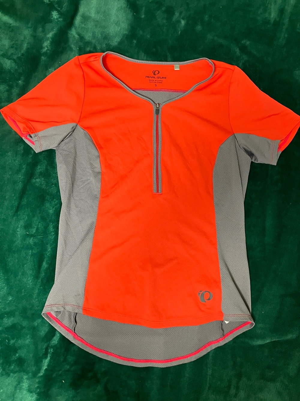 Pearl Izumi Women’s Scarlet and Gray Cycling / Workout Top with Half Zip